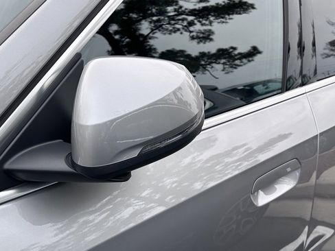 Used 2025 BMW X1 xDrive28i w/ Technology Package image 11