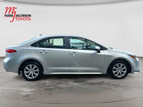 Used 2025 Toyota Corolla LE FWD image 7