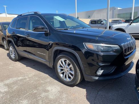 Used 2019 Jeep Cherokee Latitude w/ Popular Appearance Group image 1