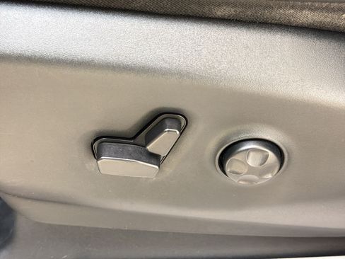 Used 2024 Chrysler Pacifica Touring-L FWD image 15