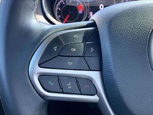 Used 2019 Jeep Cherokee Latitude Plus w/ Comfort/Convenience Group AWD/4WD image 12