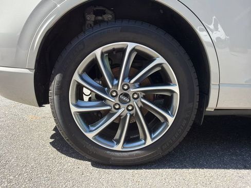 Used 2024 Lincoln Corsair Grand Touring AWD/4WD image 17