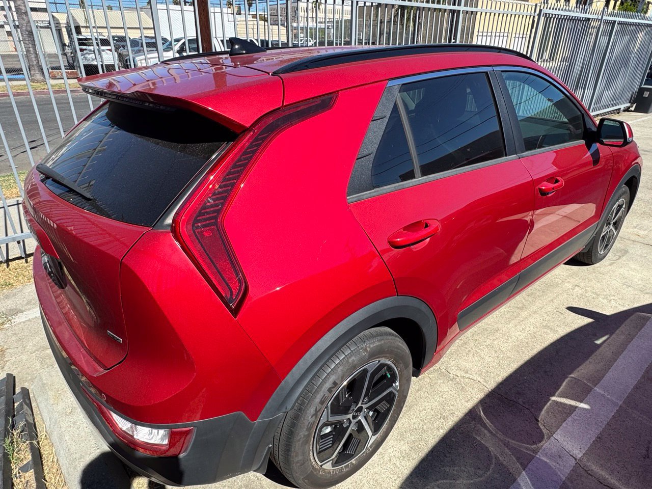 Used 2024 Kia Niro EX FWD image 3