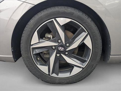 Used 2023 Hyundai Elantra Limited image 18