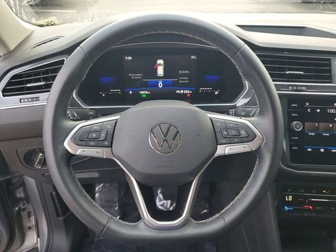 Certified 2023 Volkswagen Tiguan SE image 18