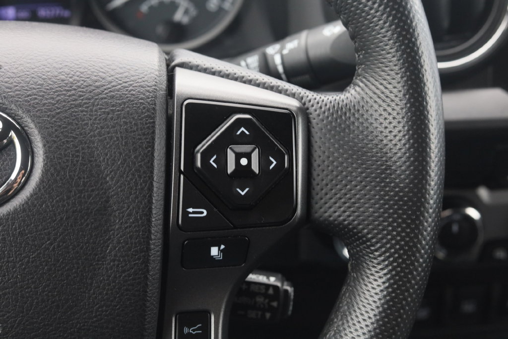 Used 2021 Toyota Tacoma TRD Sport w/ Technology Package AWD/4WD image 9