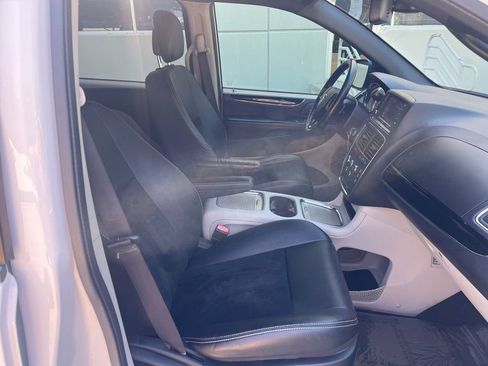 Used 2018 Dodge Grand Caravan SXT FWD image 19