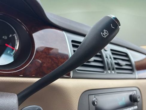 Used 2011 Buick Lucerne CXL FWD image 28
