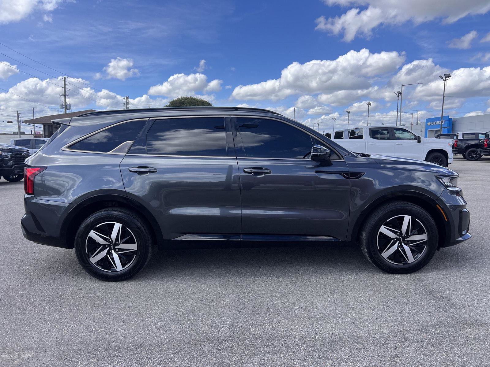 Used 2022 Kia Sorento EX w/ Panoramic Sunroof Package FWD image 38
