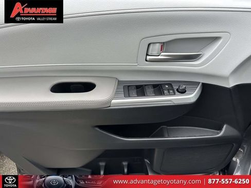 Used 2025 Toyota Sienna XLE w/ XLE Plus Package AWD/4WD image 22