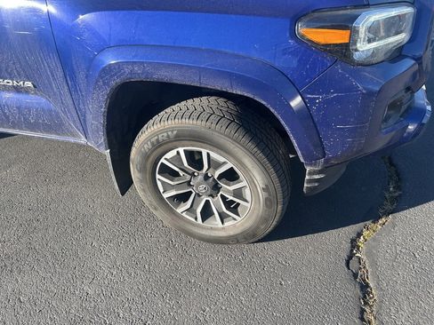 Used 2023 Toyota Tacoma TRD Sport image 12