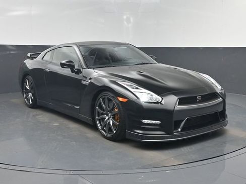 Used 2012 Nissan GT-R Premium image 8