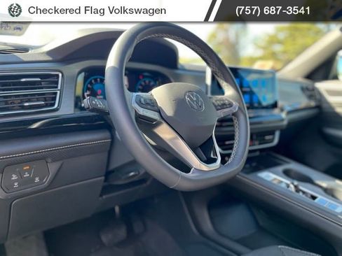 Used 2024 Volkswagen Atlas Cross Sport SE image 18