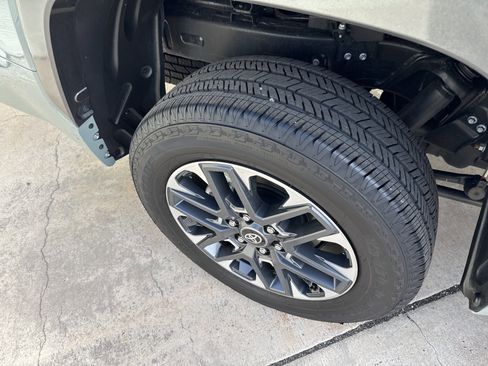 Used 2025 Toyota Tundra Limited image 9