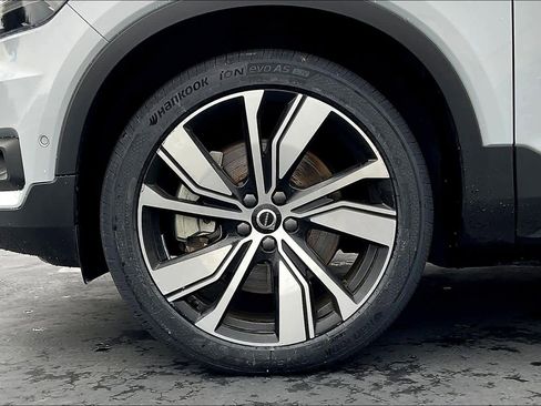 Used 2022 Volvo XC40 P8 Recharge Ultimate image 12