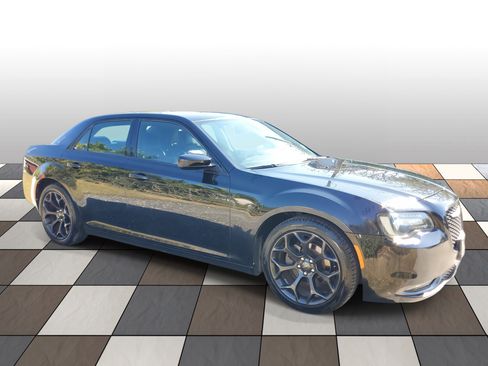 Used 2019 Chrysler 300 S image 3