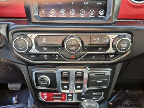 Used 2022 Jeep Wrangler Rubicon w/ LED Lighting Group AWD/4WD image 21