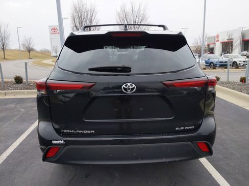 Certified 2024 Toyota Highlander XLE image 9