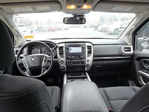 Used 2018 Nissan Titan SV w/ SV Convenience Package image 21