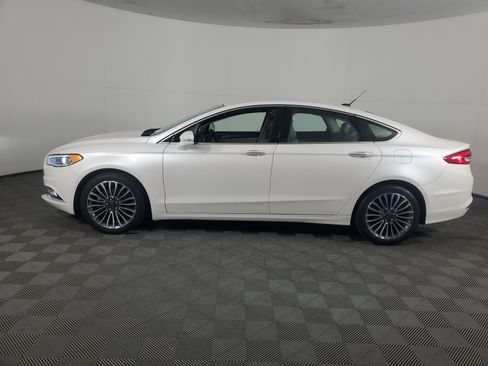 Used 2017 Ford Fusion SE w/ Fusion SE Technology Package image 7
