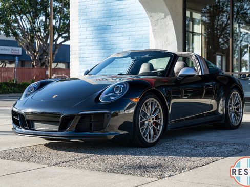 Used 2019 Porsche 911 Targa 4 GTS image 3