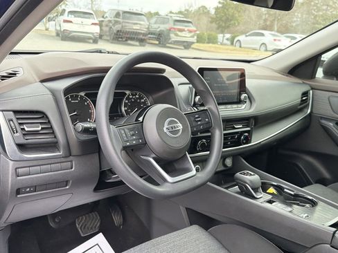 Used 2021 Nissan Rogue S image 8