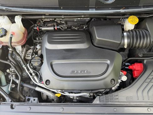 Used 2023 Chrysler Pacifica Limited FWD image 23