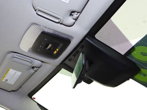 Used 2024 Toyota Prius Prime SE image 18