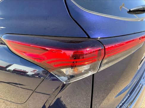 Used 2021 Toyota Highlander Platinum FWD image 29