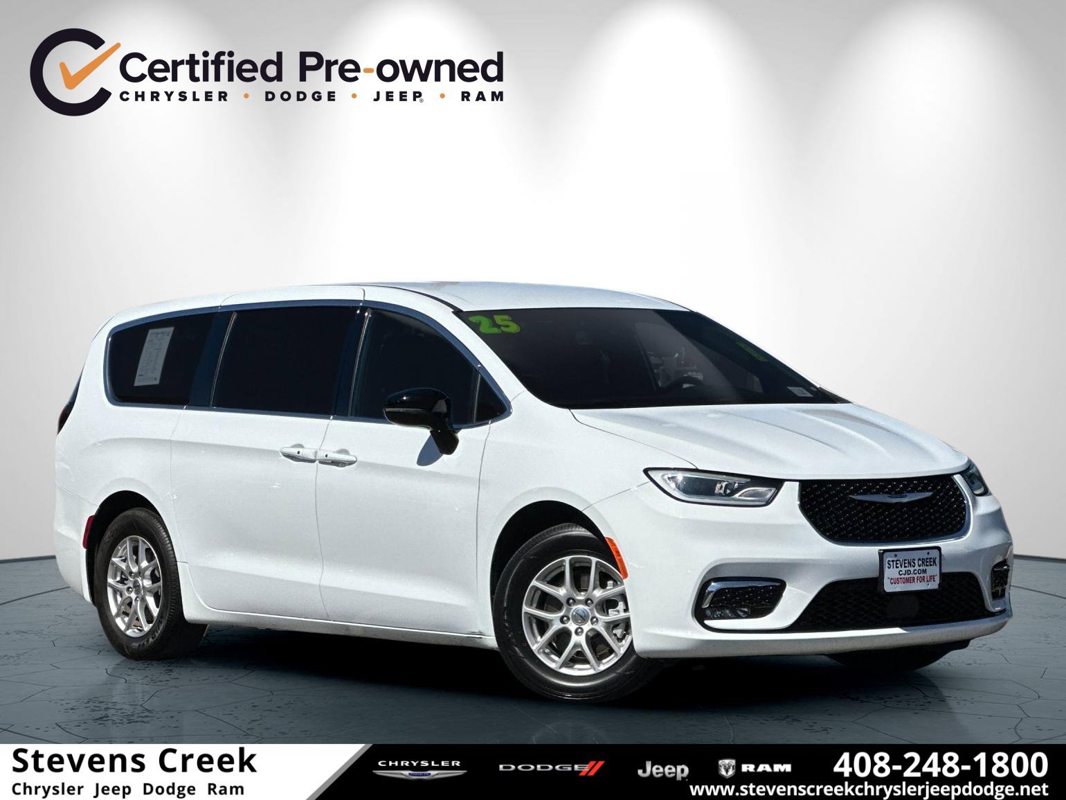 Used 2025 Chrysler Pacifica Select FWD image 1