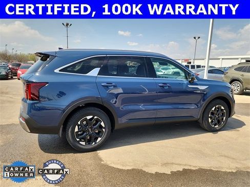 Certified 2025 Kia Sorento S w/ Panoramic Sunroof Package image 2