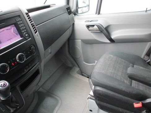 Used 2018 Mercedes-Benz Sprinter 2500 image 18