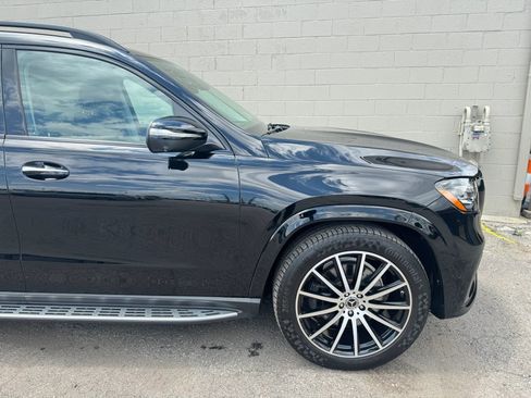 Used 2024 Mercedes-Benz GLS 580 4MATIC w/ Night Package image 10