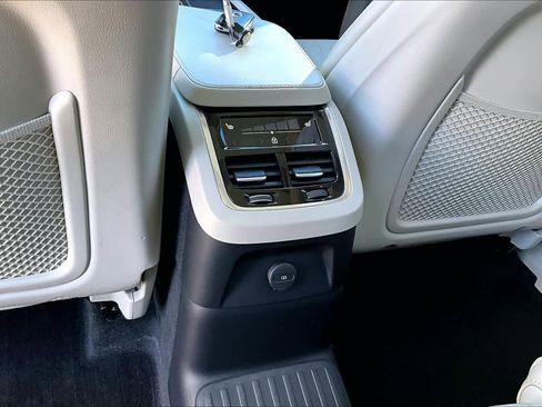 Used 2021 Volvo XC90 T8 Inscription w/ Lounge Package image 39