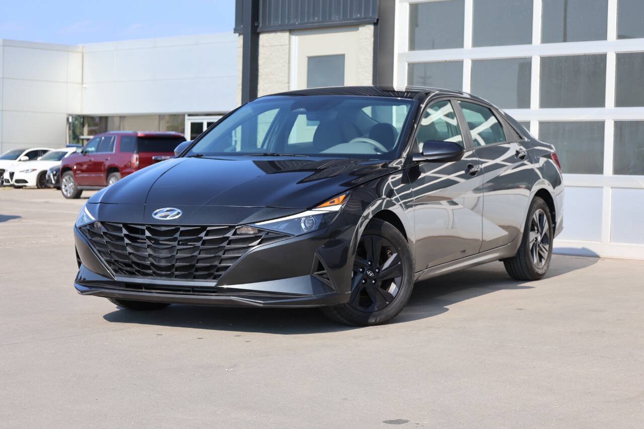 Used 2022 Hyundai Elantra SEL FWD image 3