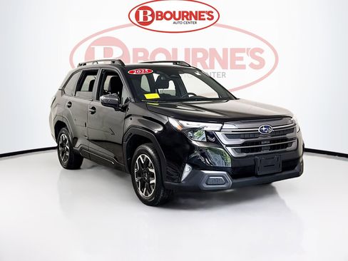 Used 2025 Subaru Forester Premium AWD/4WD image 1