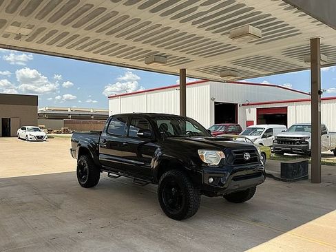 Used 2014 Toyota Tacoma PreRunner w/ TRD Sport Package RWD image 3