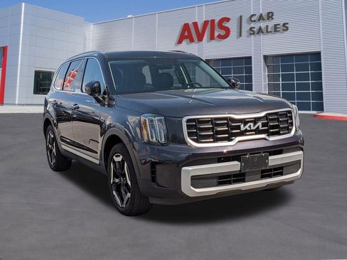 Used 2025 Kia Telluride S FWD image 3
