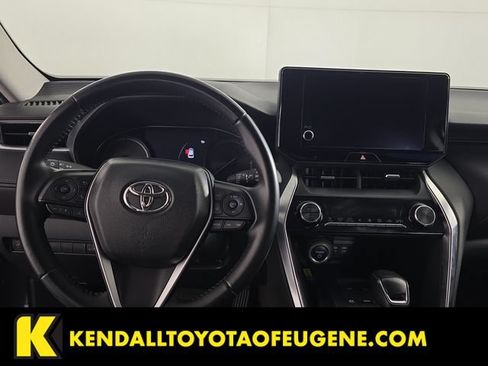 Used 2024 Toyota Venza LE AWD/4WD image 11