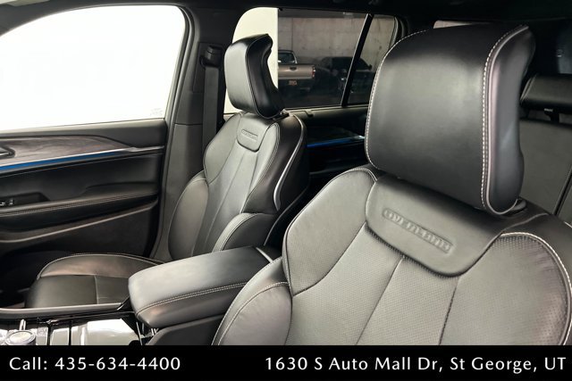 Used 2024 Jeep Grand Cherokee Overland w/ Luxury Tech Group IV AWD/4WD image 16