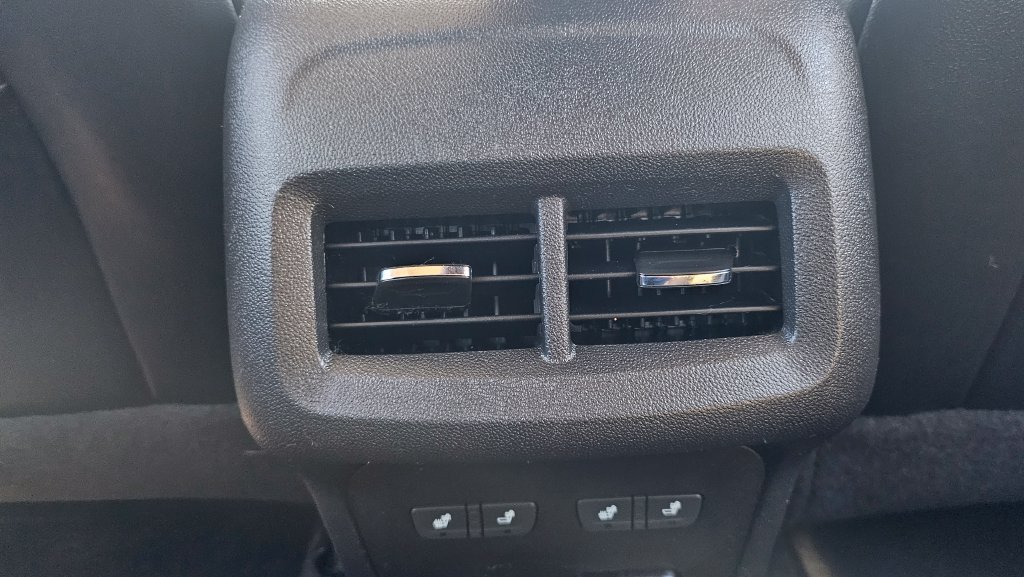 Used 2018 Chevrolet Equinox Premier FWD image 29
