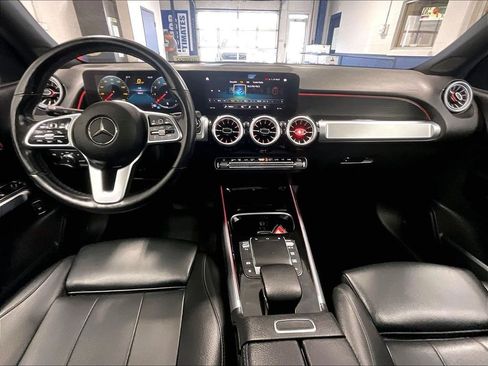 Used 2023 Mercedes-Benz GLB 250 4MATIC w/ Premium Package image 21