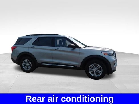 Used 2022 Ford Explorer XLT w/ Equipment Group 202A AWD/4WD image 9