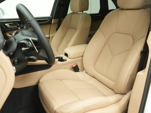 New 2026 Porsche Macan AWD/4WD image 5