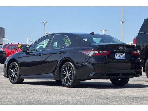 Used 2023 Toyota Camry SE FWD image 6