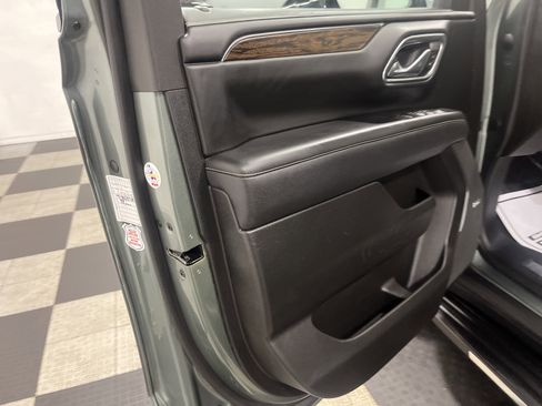 Used 2023 Chevrolet Suburban Premier AWD/4WD image 10