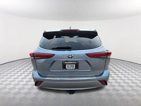 Used 2020 Toyota Highlander Platinum FWD image 6