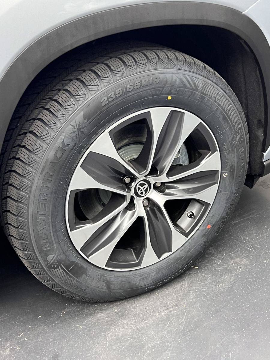 Used 2020 Toyota Highlander XLE FWD image 43