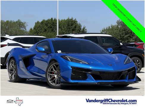 Used 2025 Chevrolet Corvette Z06 RWD image 2
