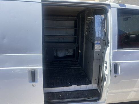 Used 2005 Chevrolet Astro RWD image 25
